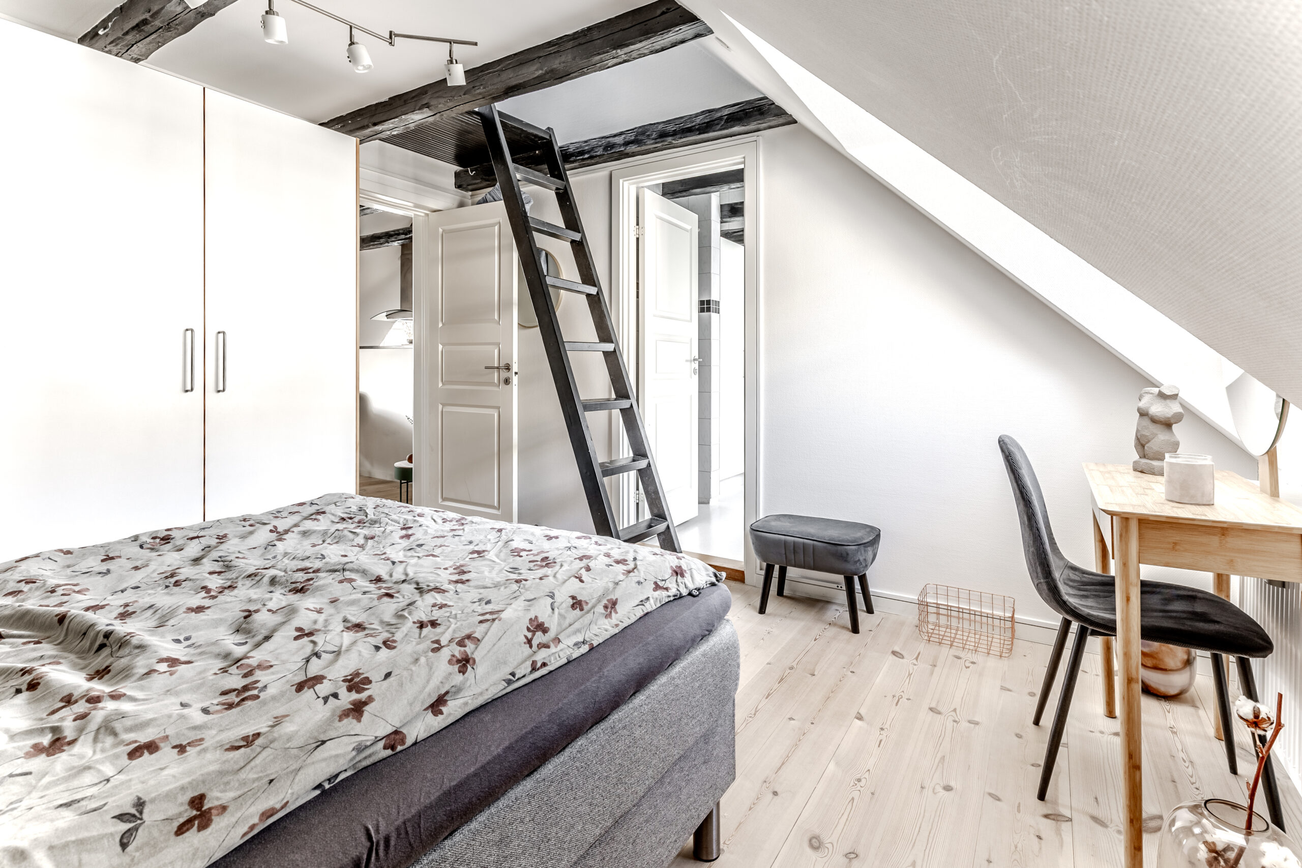 04_2026_c28_3_th_Stine-21